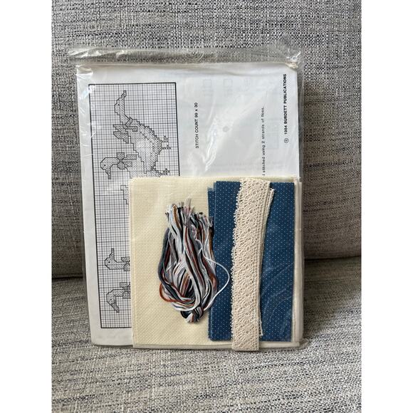 Dale Burdett GAGGLE OF GEESE Tea Towels Country Cross Stitch Kit CK117 1985 NOS - Picture 2 of 2